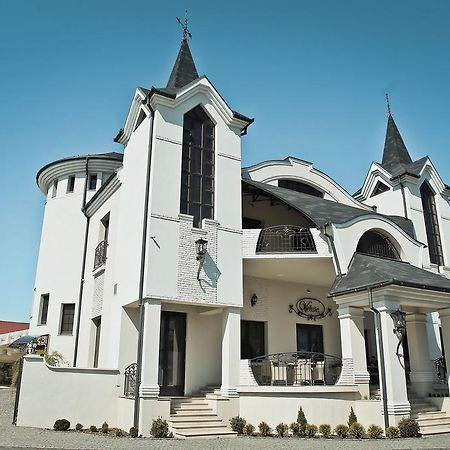 Hotel And Restaurant Velure Mukacheve Exterior photo