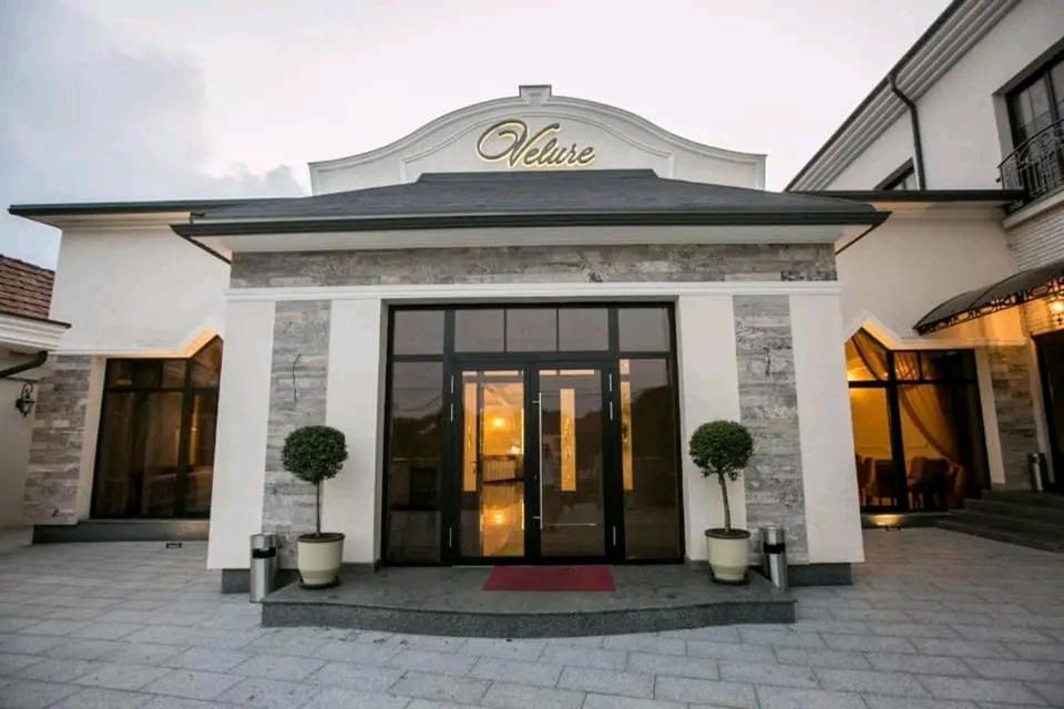 Hotel And Restaurant Velure Mukacheve Exterior photo