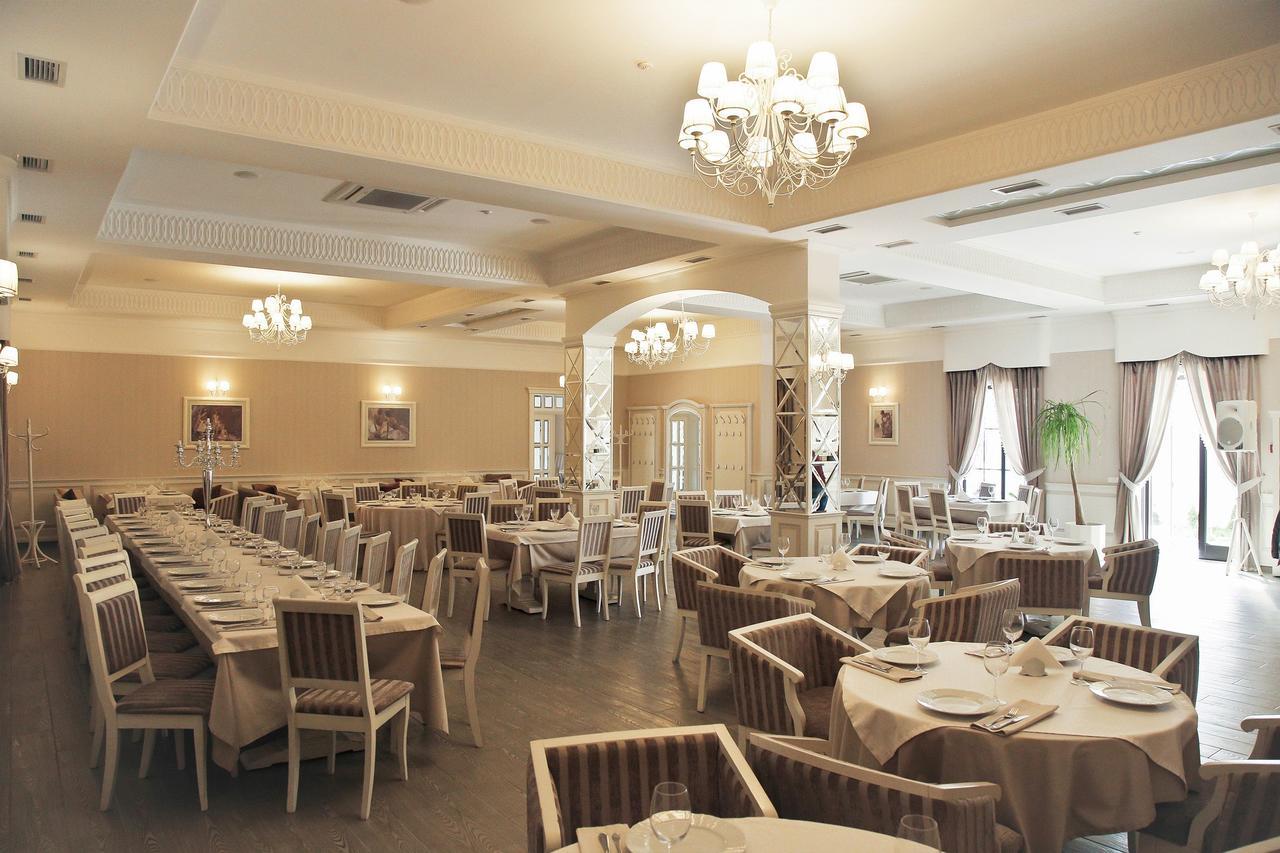Hotel And Restaurant Velure Mukacheve Exterior photo