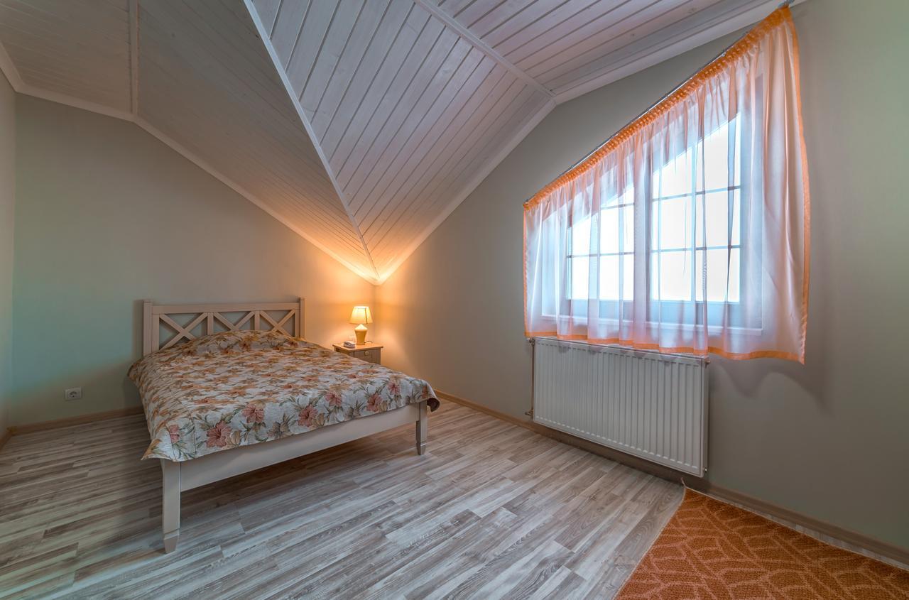 Hotel And Restaurant Velure Mukacheve Exterior photo
